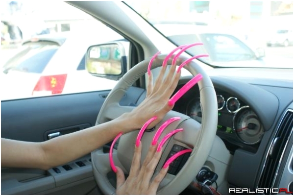 Ona myśli że to piękne