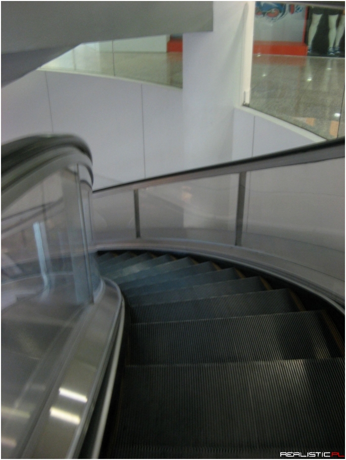 Zakręcone ruchome schody