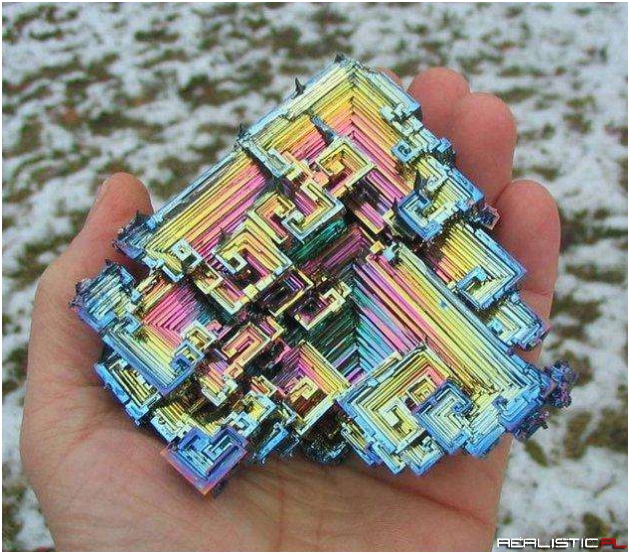 Bismuth Is a Chemical Element With An Amazing Iridescent Oxide Surface