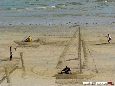 Amazing 3D Sand Drawings Give Beach