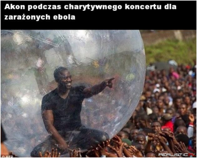 Akon podczas charytatywnego koncertu dla zarażonych ebola