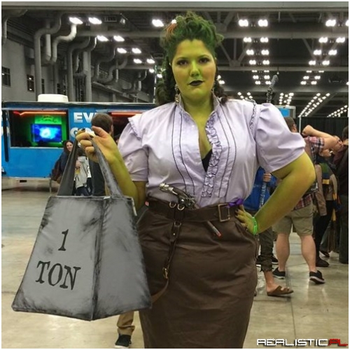 This She Hulk is 6'7