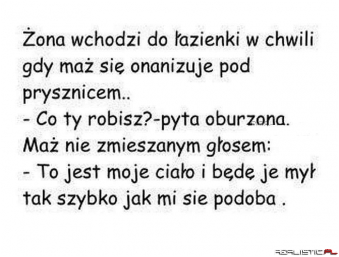 Żona wchodzi do łazienki