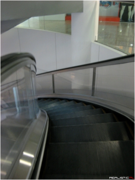 Zakręcone ruchome schody