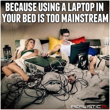 Bo używanie laptopa jest zbyt mainstreamowe