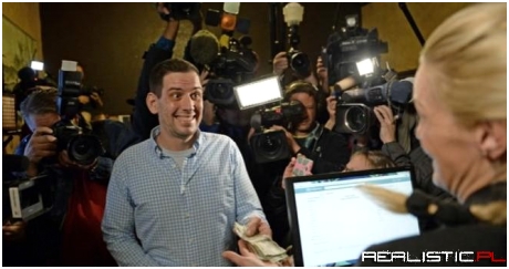 Pierwszy facet, który legalnie kupił w stanie Colorado marihuanę