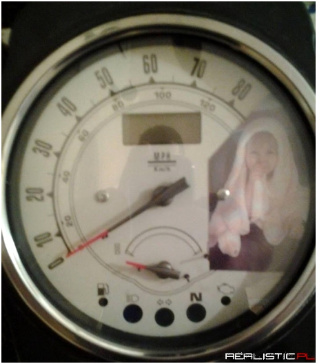 Ogranicznik prędkości na motorze - zdjęcie córki