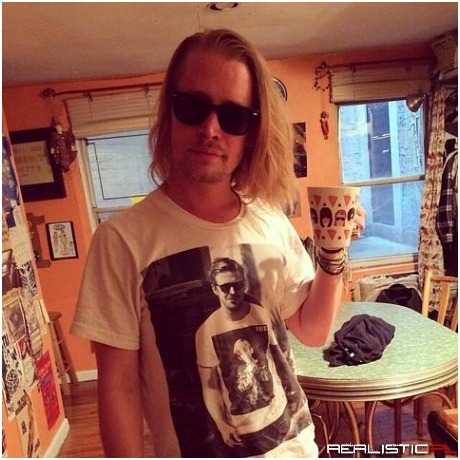 Macaulay Culkin wears a t-shirt of Ryan Gosling wearing a Macauley t-shirt