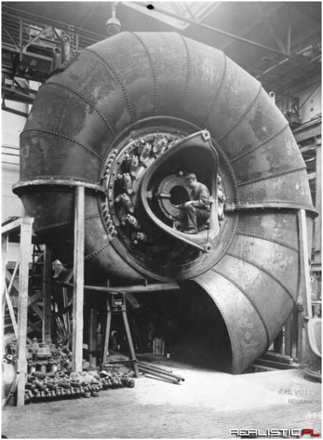1930s spiral wind turbine from the German Federal Archive