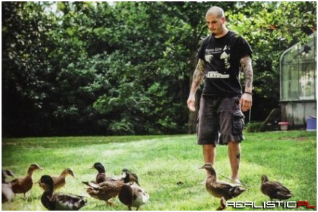 DUCKING HOSTILE
