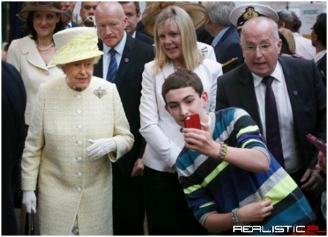 The Queen's Face Says Everything We've Ever Needed to Say About Celebrity Selfies