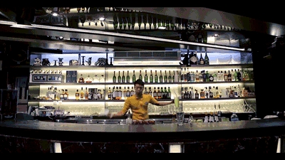 Zajebisty barman