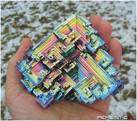 Bismuth Is a Chemical Element With An Amazing Iridescent Oxide Surface