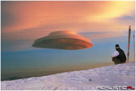 Lenticular 'UFO' Cloud